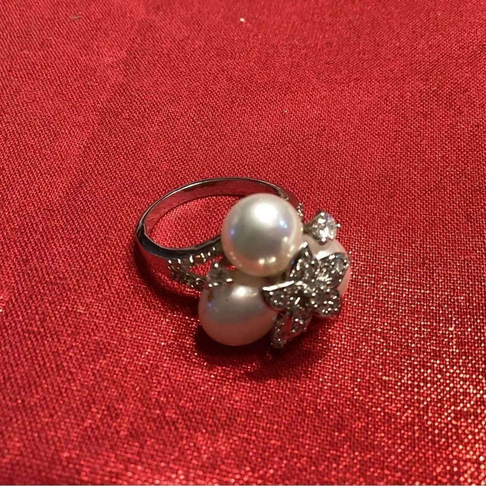 Avon Brand Classic Faux White Pearl &  Crystal Flower Ring - Silver Tone